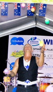 The Amazing Great Scott Keeps Five Balls In The Air As Part Of His Juggling Act-gallery